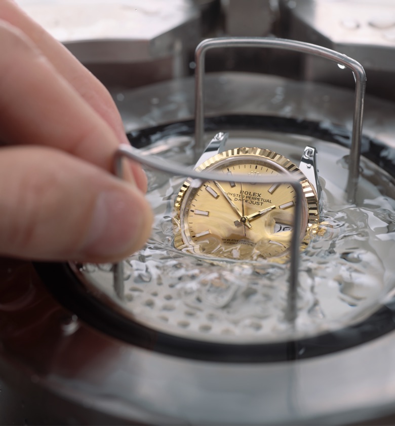la procedura della revisione completa Rolex - Gioielleria Giuseppe Ciletti