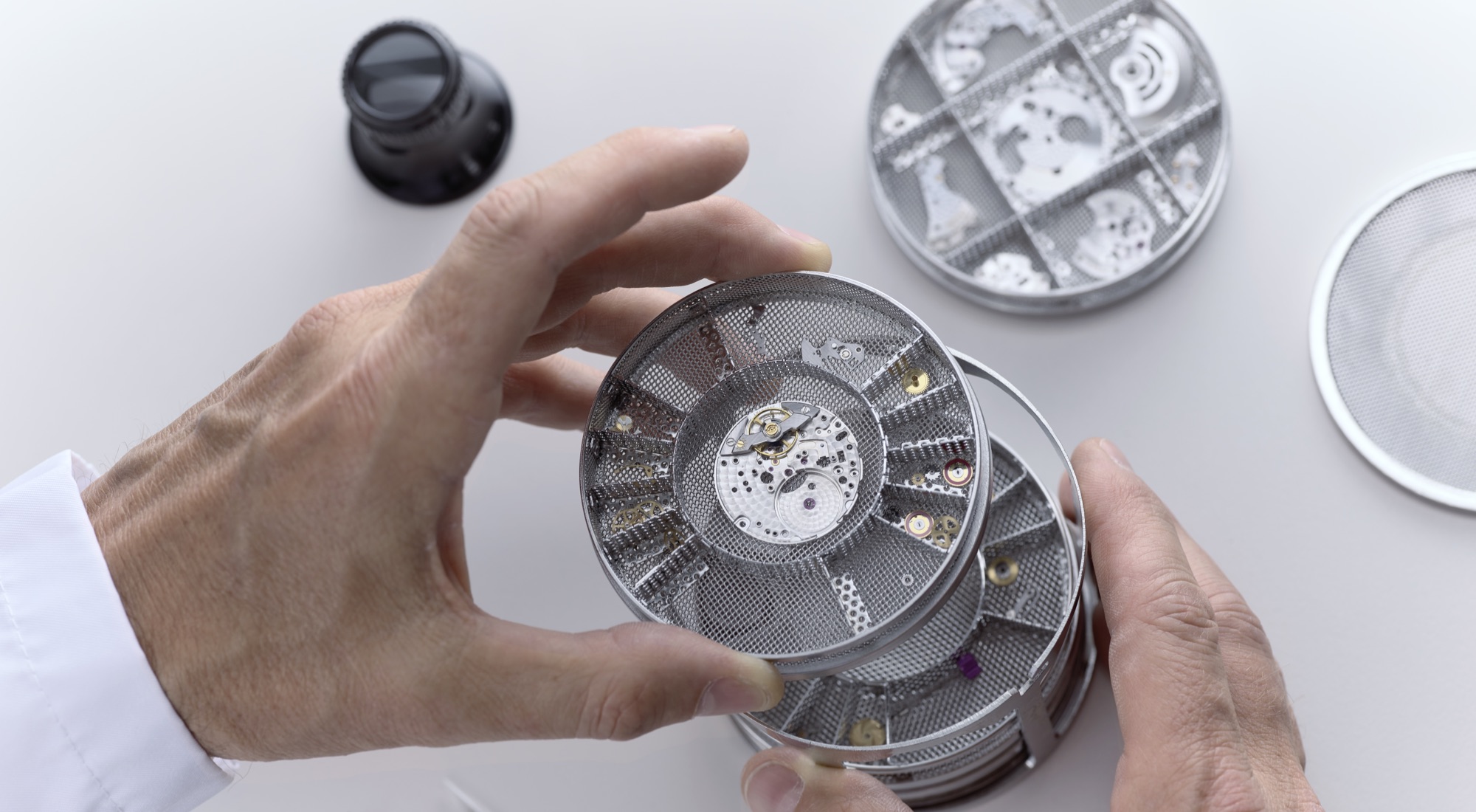 la procedura della revisione completa Rolex - Gioielleria Giuseppe Ciletti